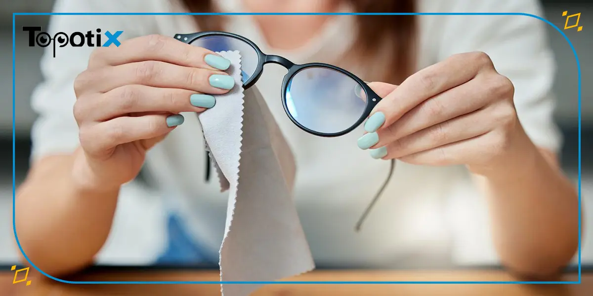 دستمال میکروفایبر چیست و چرا بهترین تمیزکننده عینک توصیه میشود؟